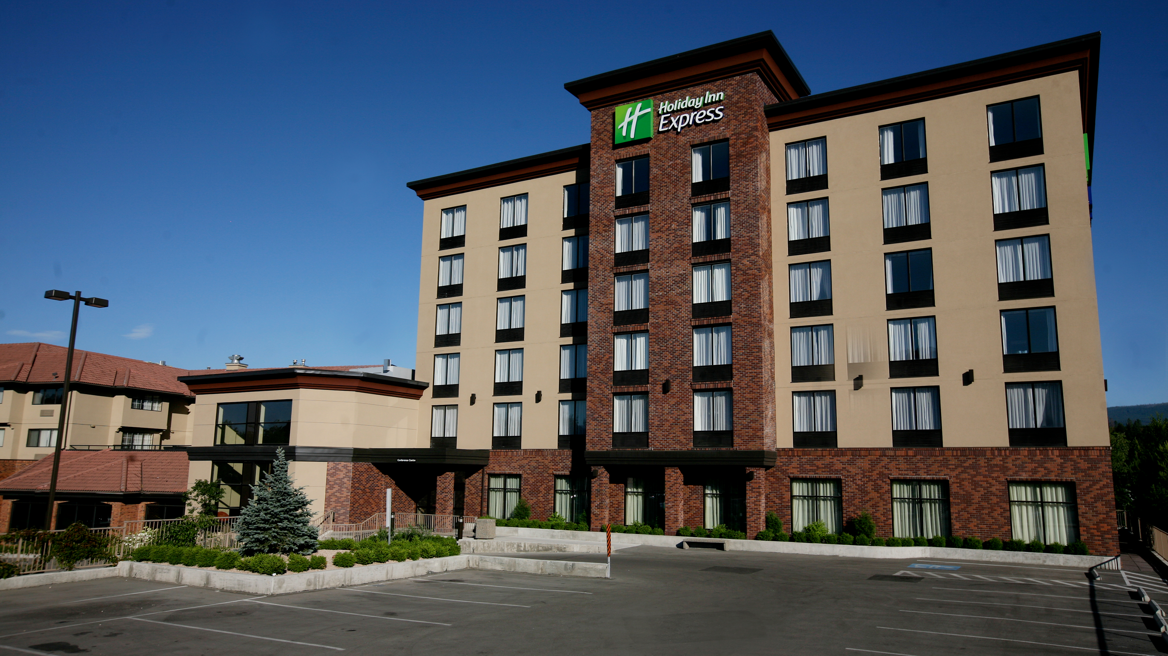 Exterior view of Holiday Inn Express hotel in Okotoks, Alberta, Canada.